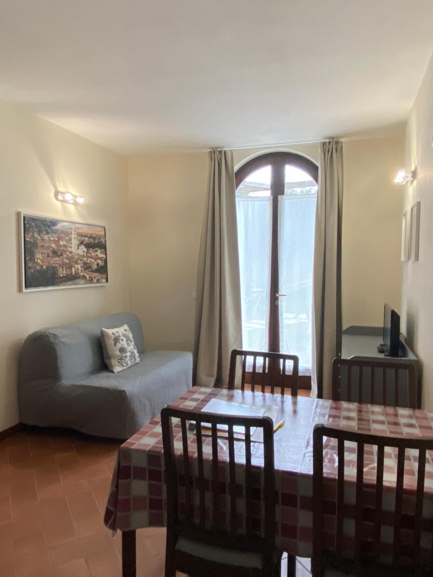Apartamento Residenza Cipressi E Olivi Verona Exterior foto