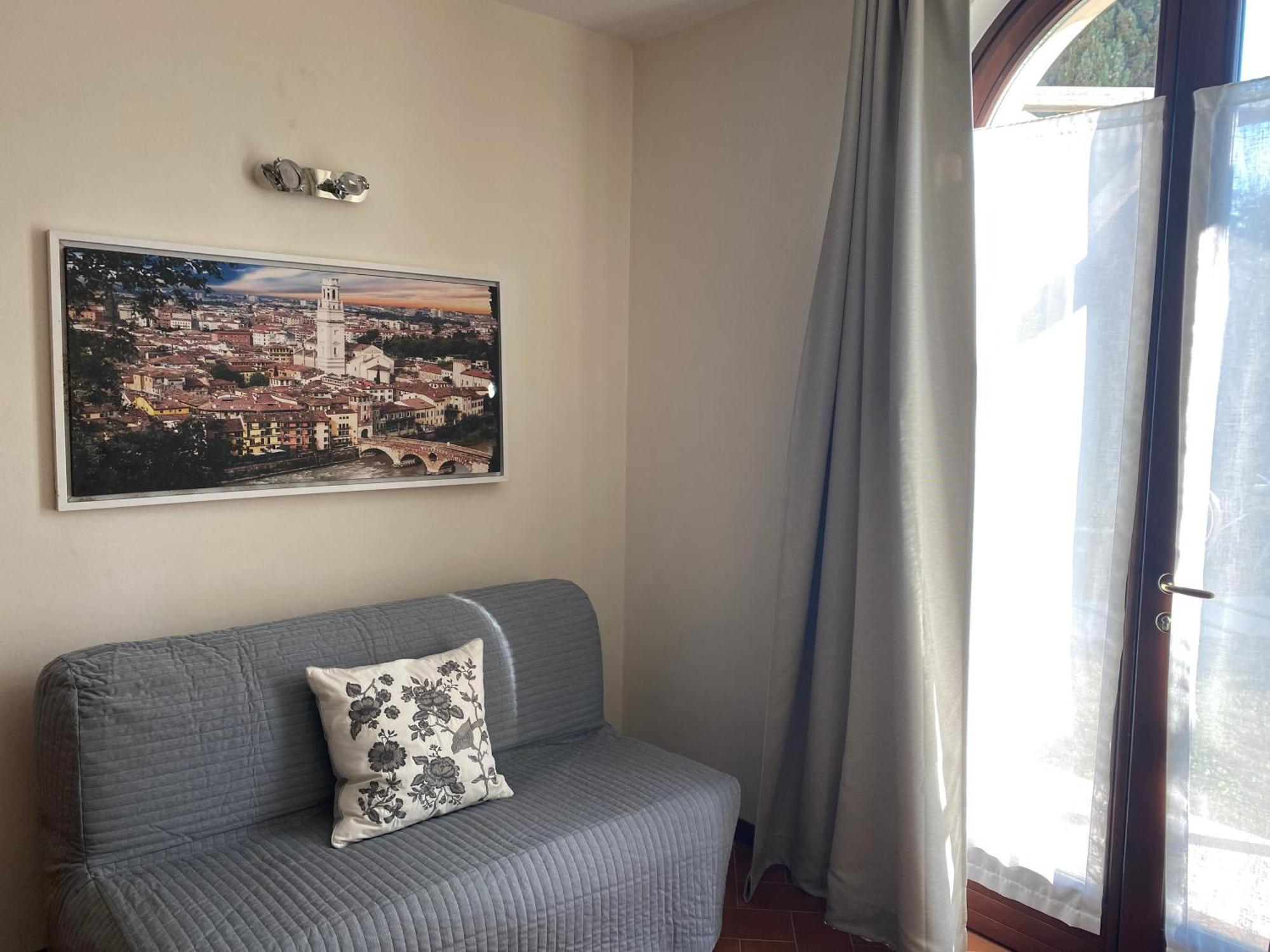 Apartamento Residenza Cipressi E Olivi Verona Exterior foto