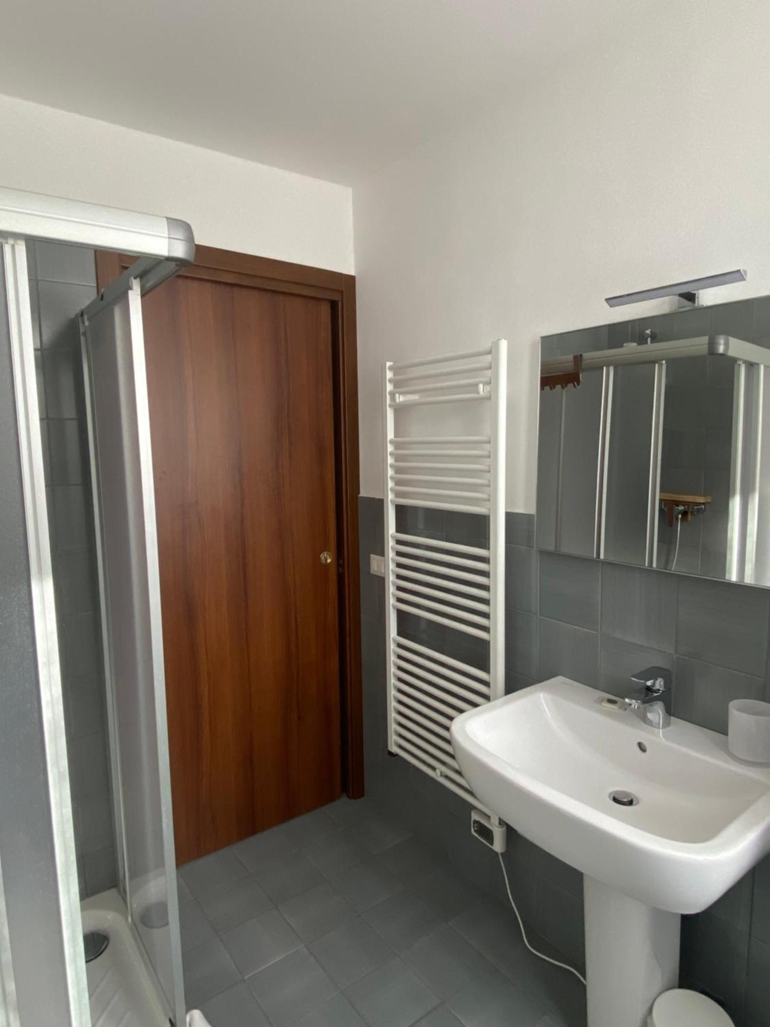 Apartamento Residenza Cipressi E Olivi Verona Exterior foto